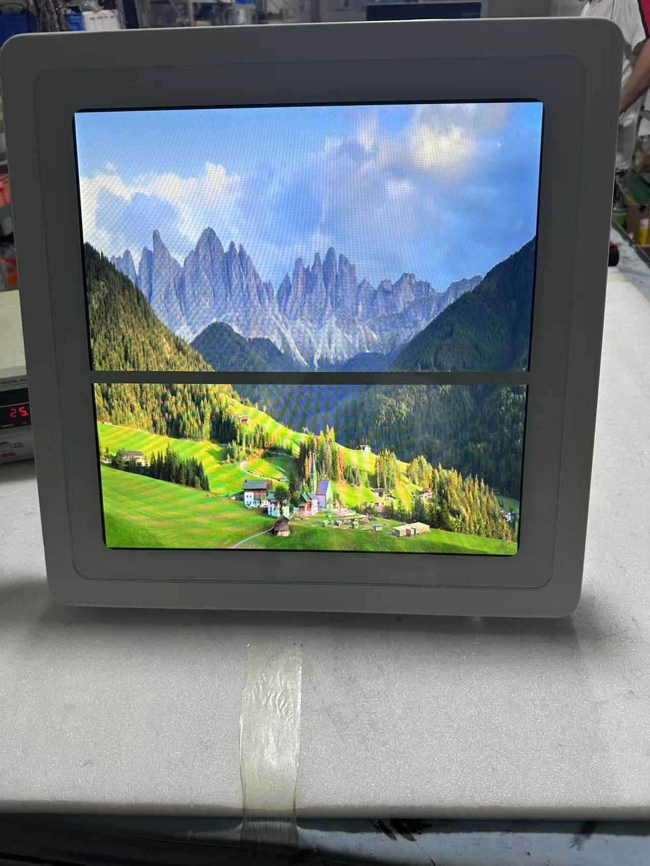 19,2-palčni kvadratni monitor na dotik, nameščen na namizju z dvojno namestitvijo
