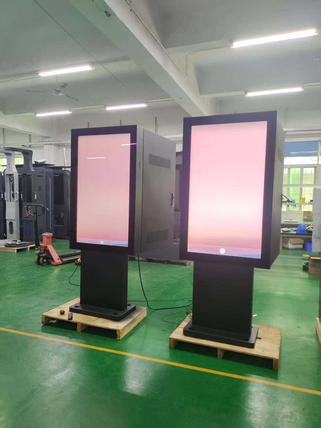 4K 43inch Outdoor Kiosk Video predvajalnik IP66 Vodoodporen