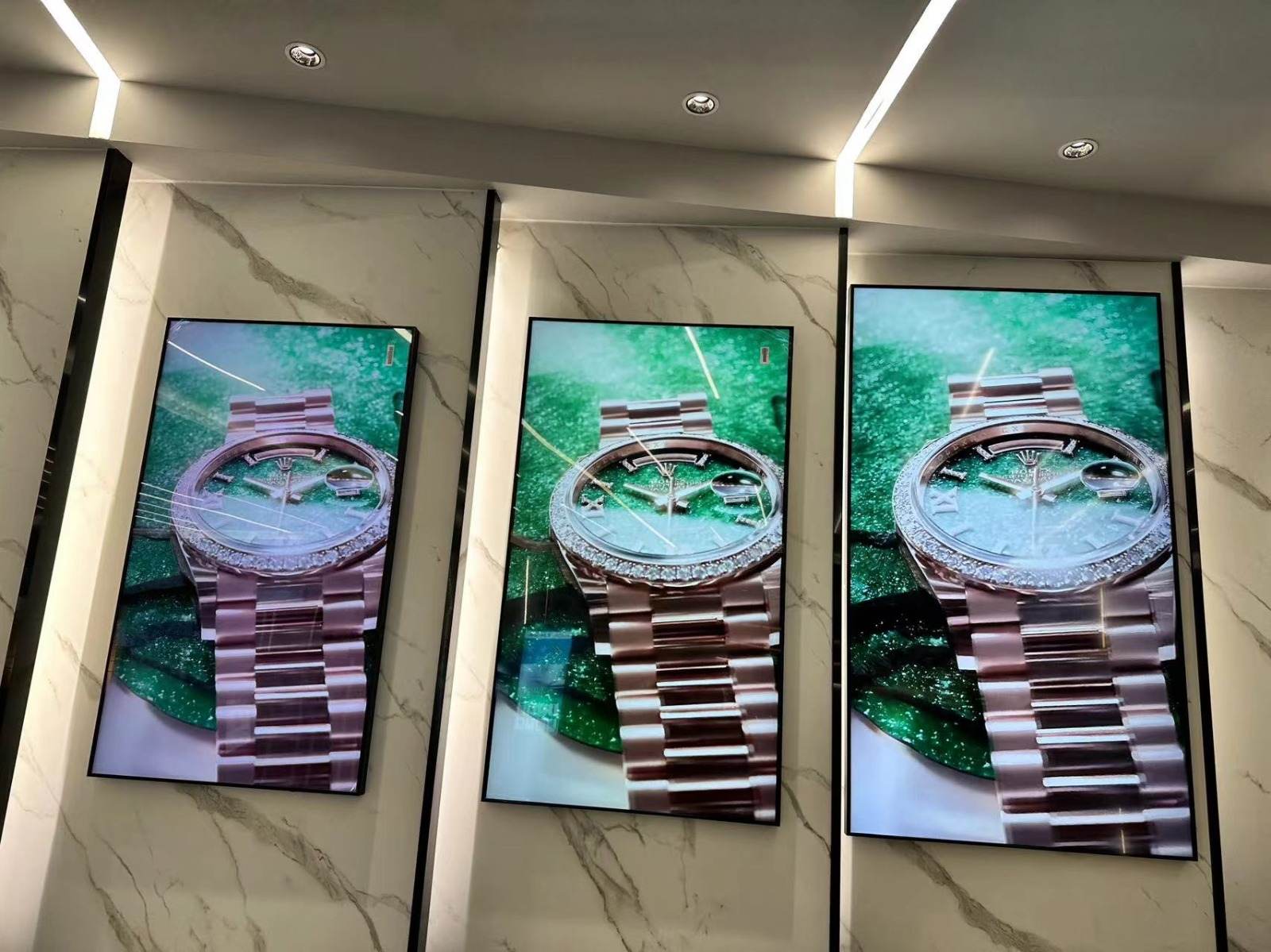 4K Ozki digitalni signalizaciji z ožmi okvirji 1000nits